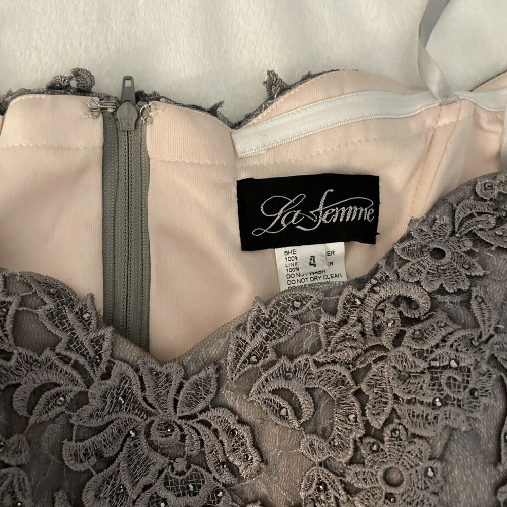 NEW $598 LA FEMME [‎ 4 ] Off the Shoulder Lace Mermaid Gown in Grey/Pink - Picture 4 of 12